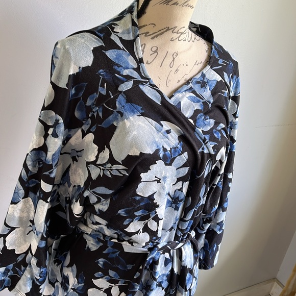 Floral Print Women's Robe - Picture 2 of 8